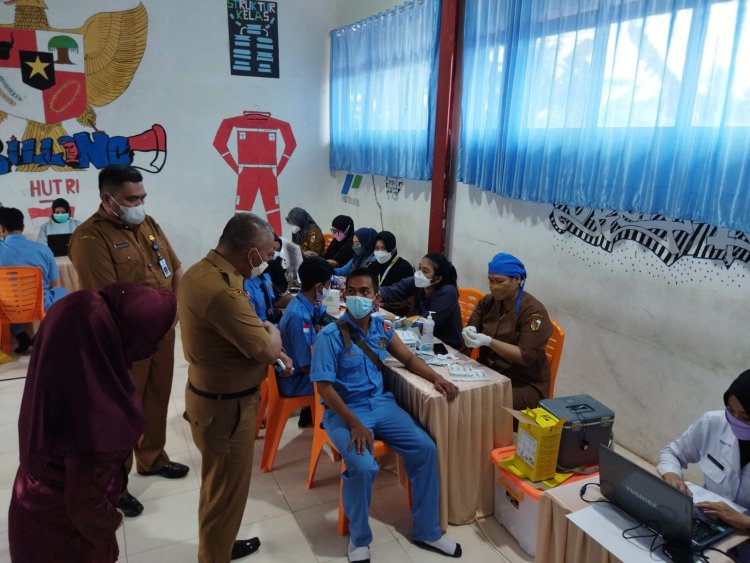 Disdik Riau Siapkan 5.000 Vaksin untuk Siswa SMK Swasta di Pekanbaru