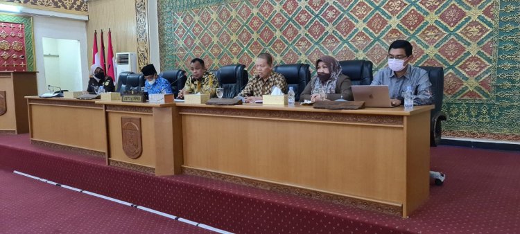 Pejabat dan Anggota Dewan di Pelalawan Diajak Kuliah di UIR