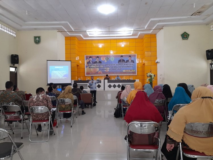 MAN 2 Pekanbaru Mulai Perkenalkan Kurikulum Prototipe kepada Seluruh Guru
