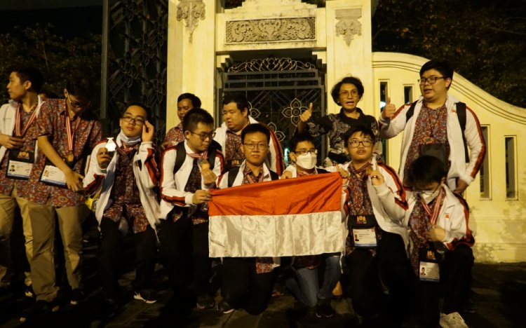 Tim IOI Indonesia Raih 8 Medali, Termasuk Siswa SMAN 8 Pekanbaru