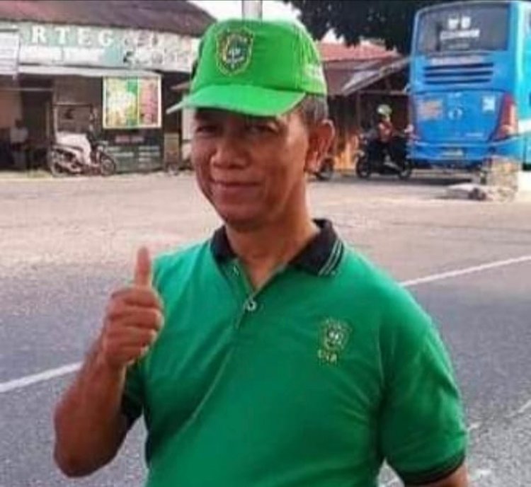Gubri Beri Penghargaan Rektor UIR sebagai Pembina Berprestasi